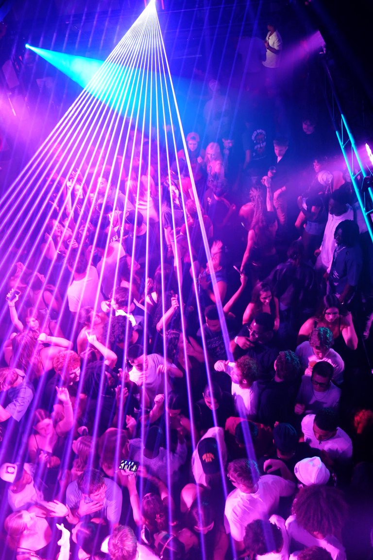 A laser fan sweeping across the crowd